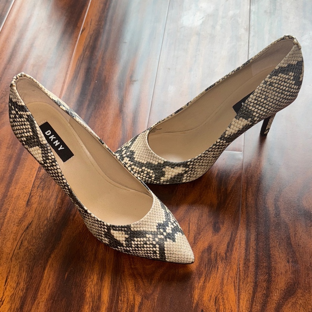NWOT DKNY Snakeskin Heels - Black and Tan